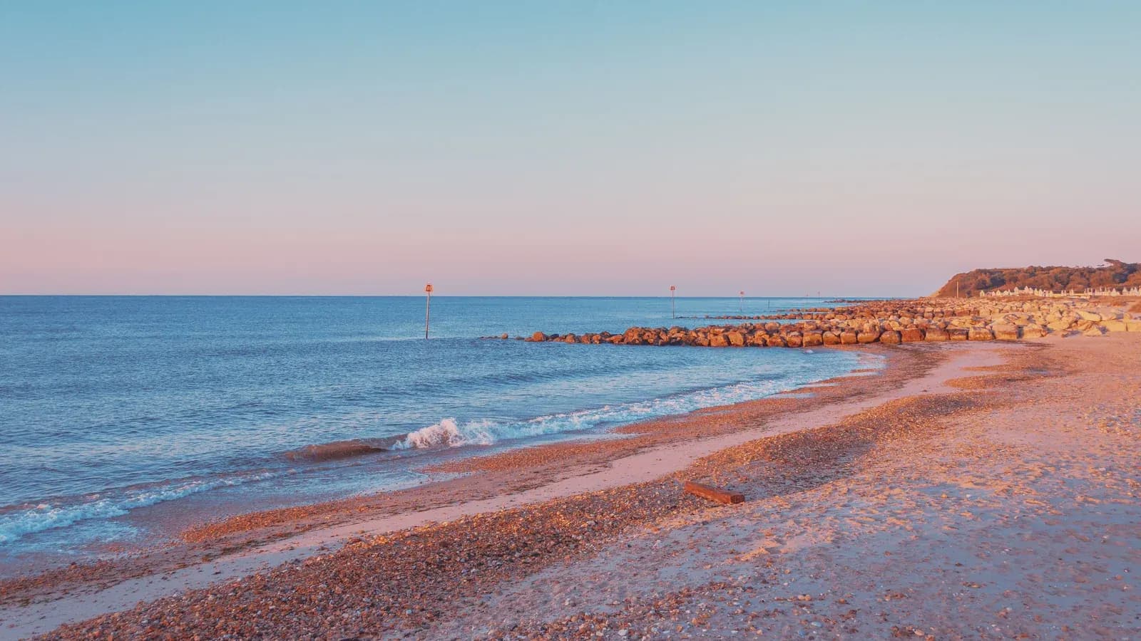 Sunrise over the beach and rocky groyne at Hengistbury Head Sunrise over the beach and rocky groyne at Hengistbury Head